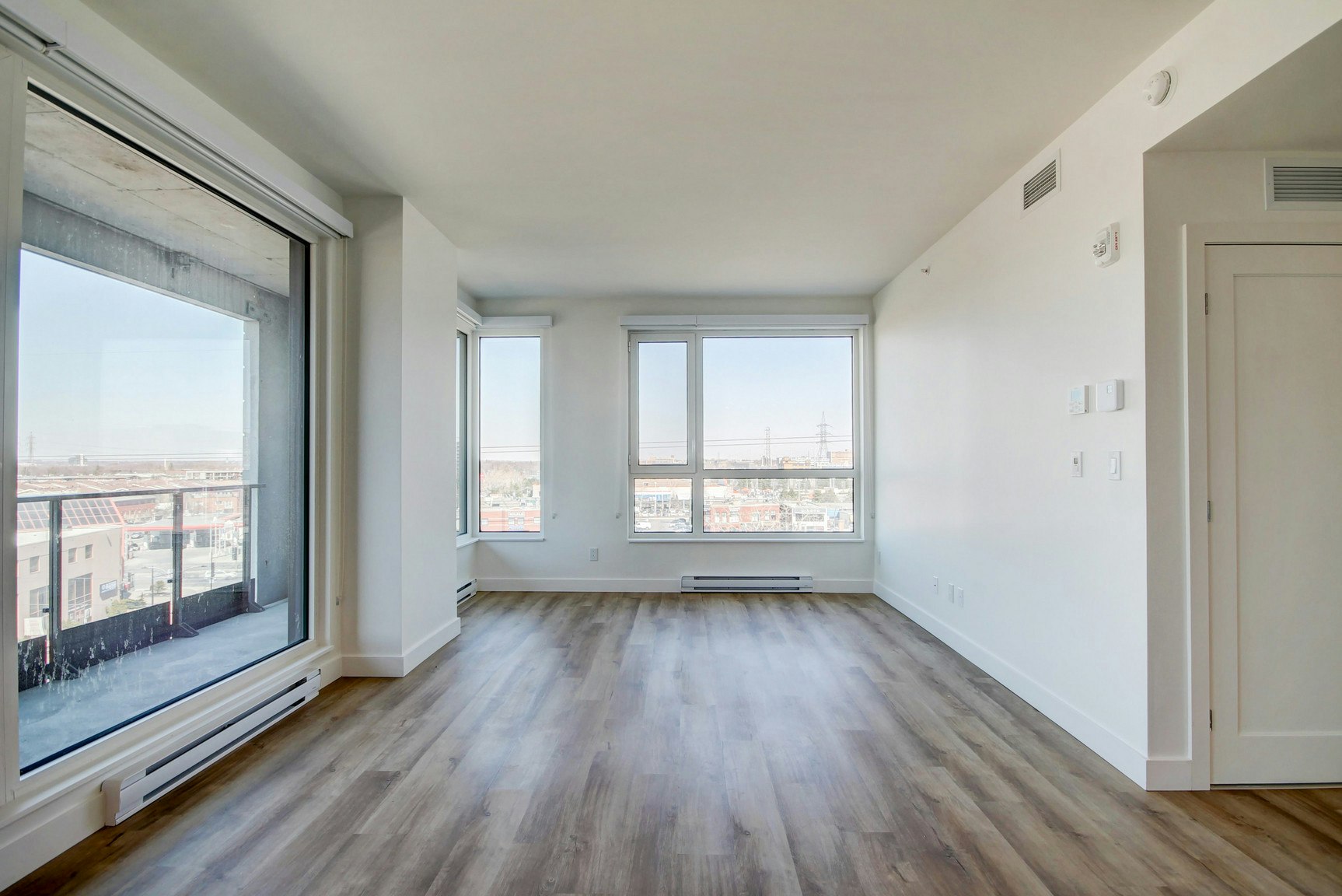 2000 Sauvé Rue Ouest, Montréal, QC, H4N 0E5 - 5