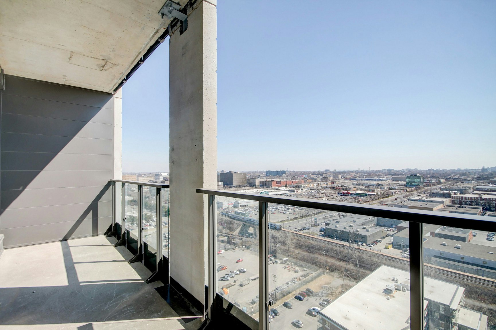 2000 Sauvé Rue Ouest, Montréal, QC, H4N 0E5 - 17
