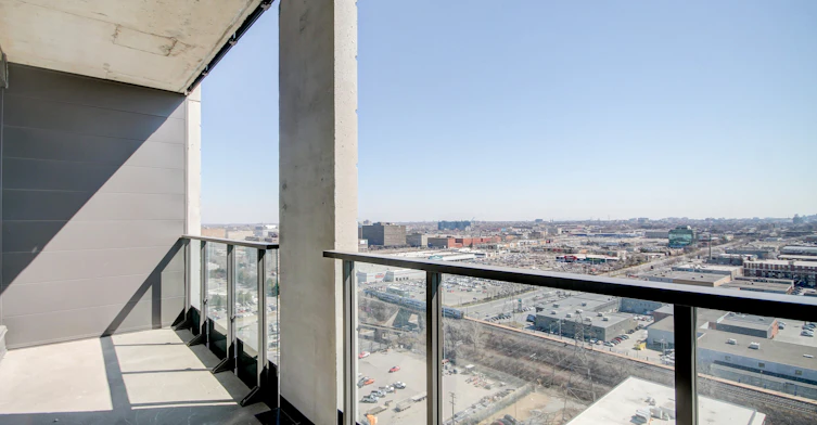 2000 Sauvé Rue Ouest, Montréal, QC, H4N 0E5 - 17
