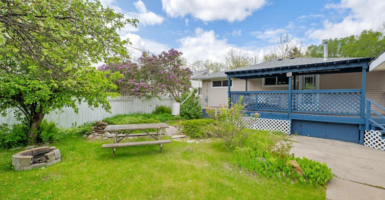 4001 113 Avenue Northwest, Edmonton, AB, T5W 0R2 - 4