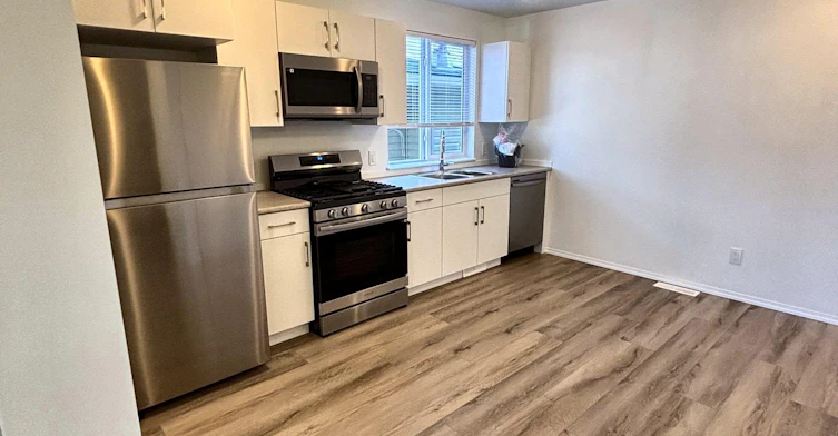 Main-11827 47 Street Northwest, Edmonton, AB, T5W 2W7 - 2