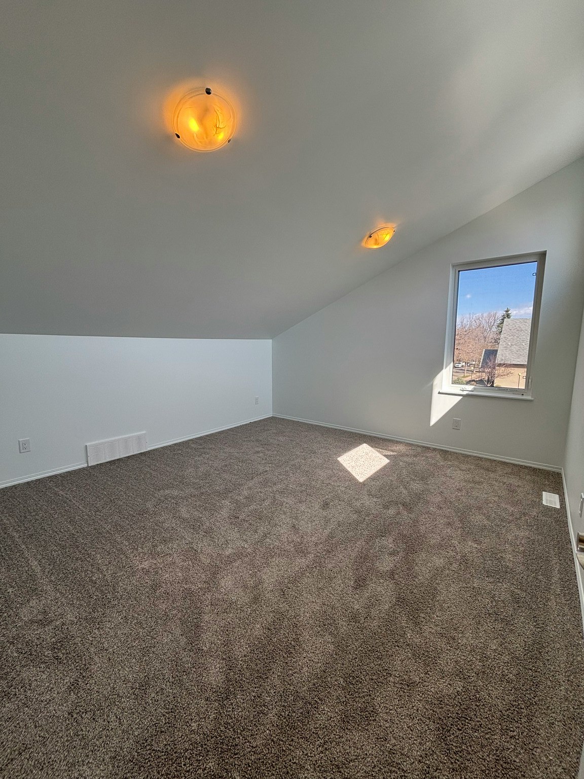 Main-11827 47 Street Northwest, Edmonton, AB, T5W 2W7 3