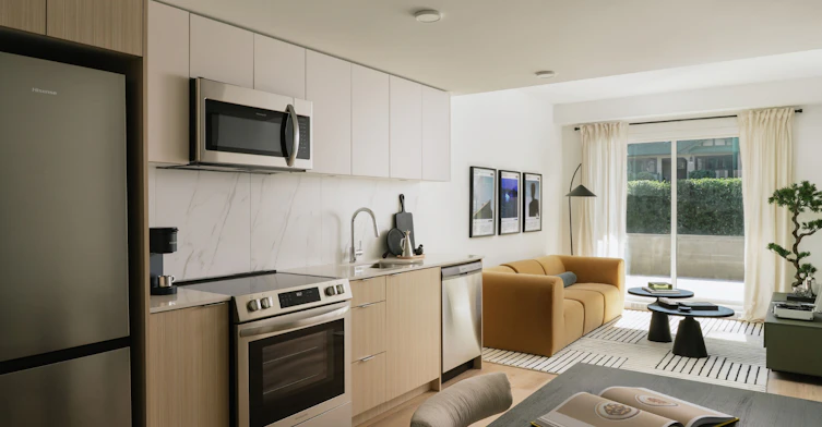 2121 West 35th Avenue, Vancouver, BC, V6M 1J3 - 3