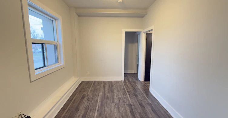292 Welland Avenue, St. Catharines, ON, L2R 2P9 - 2