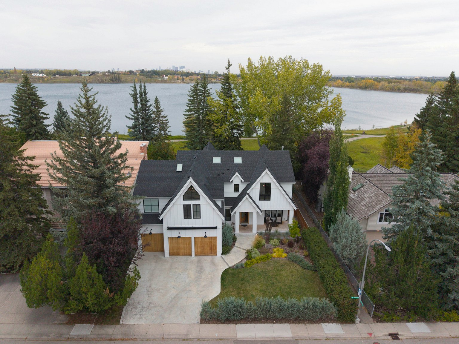 2004 Bay Shore Road Southwest, Calgary, AB, T2V 3M1 - 2