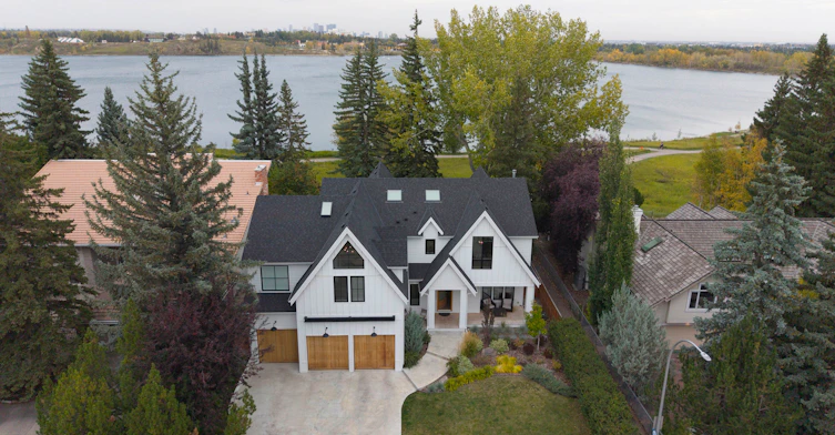 2004 Bay Shore Road Southwest, Calgary, AB, T2V 3M1 - 2