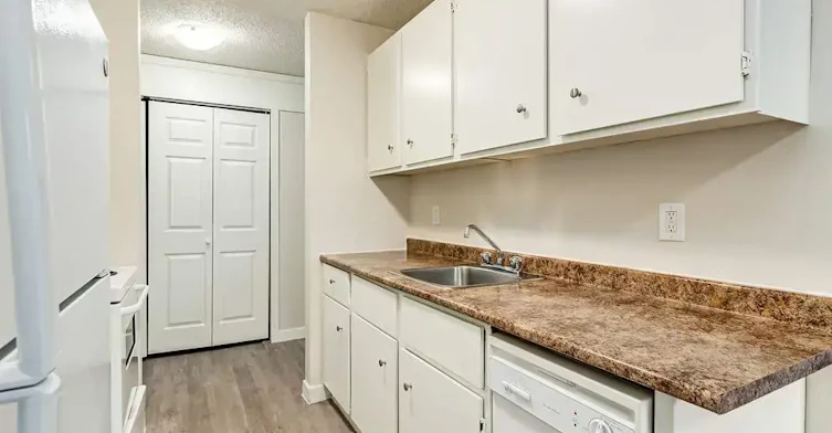 I203-5111 36 Street, Lloydminster City West, AB, T9V 2A2 - 4