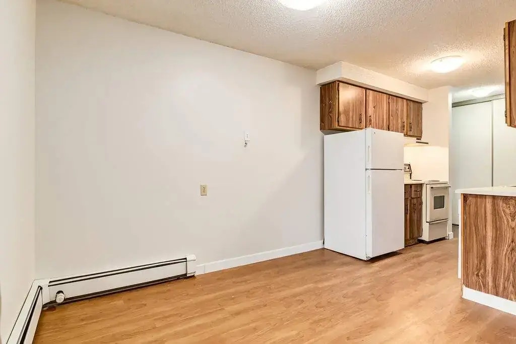 J201-5111 36 Street, Lloydminster City West, AB, T9V 2A2 - 12