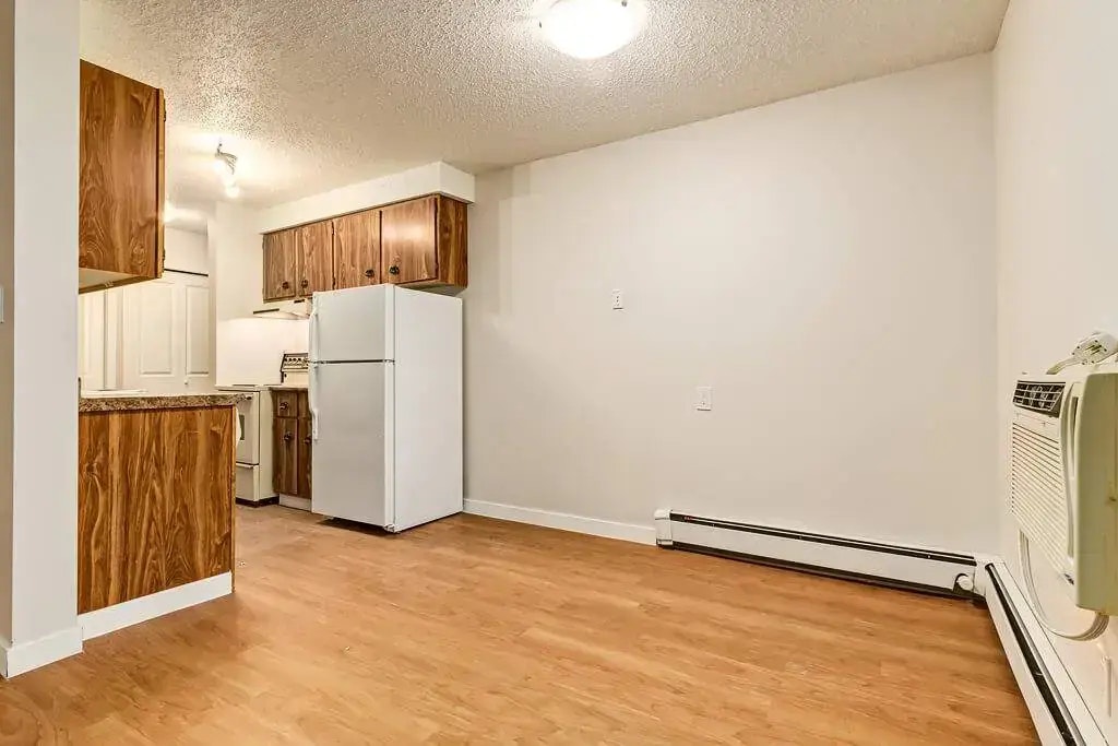 J201-5111 36 Street, Lloydminster City West, AB, T9V 2A2 - 19