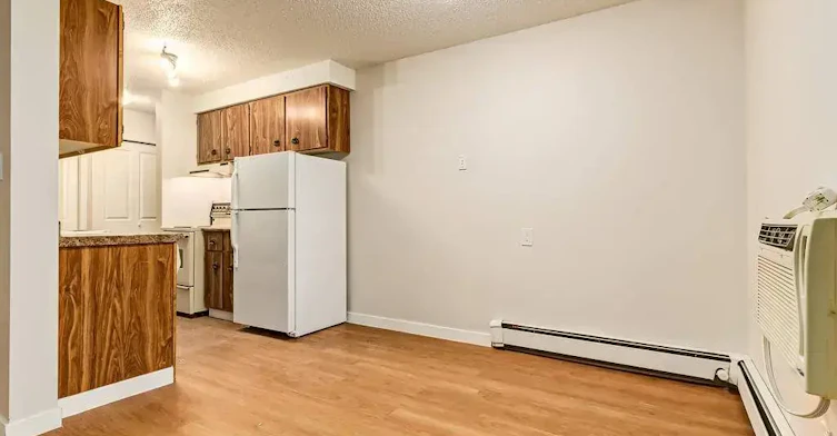 J201-5111 36 Street, Lloydminster City West, AB, T9V 2A2 - 19