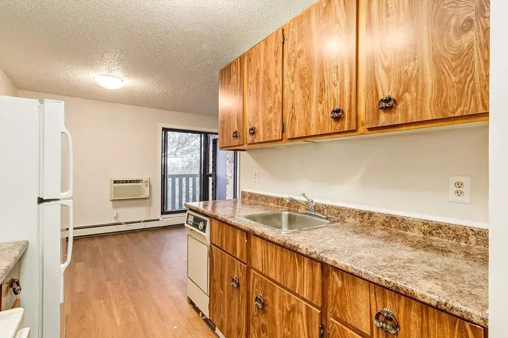 J201-5111 36 Street, Lloydminster City West, AB, T9V 2A2 - 10