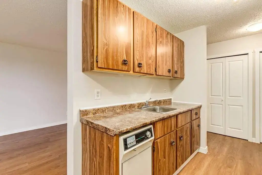 J201-5111 36 Street, Lloydminster City West, AB, T9V 2A2 - 11