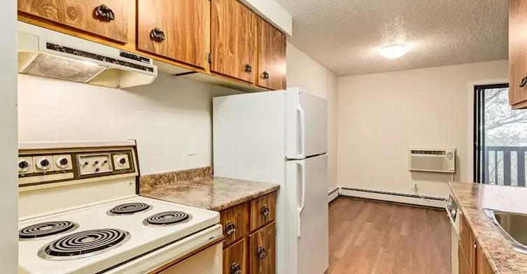 J201-5111 36 Street, Lloydminster City West, AB, T9V 2A2 - 9