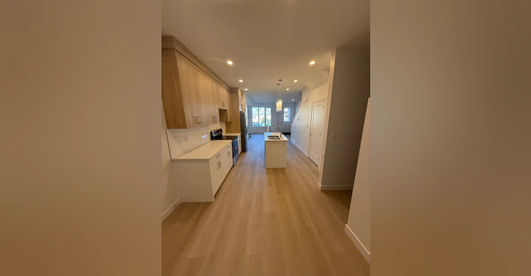 1A-10915 151 Street Northwest, Edmonton, AB, T5P 1W2 - 10