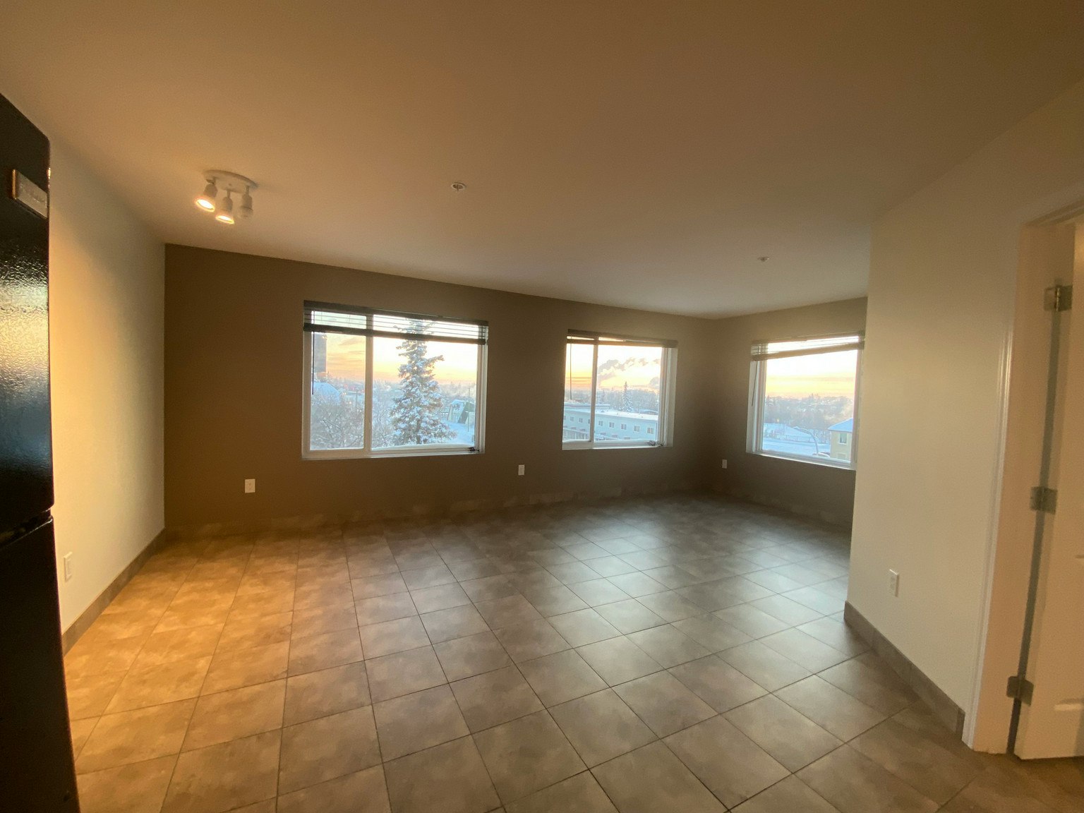 10405 102 Street, Grande Prairie, AB, T8V 2W5 - 2
