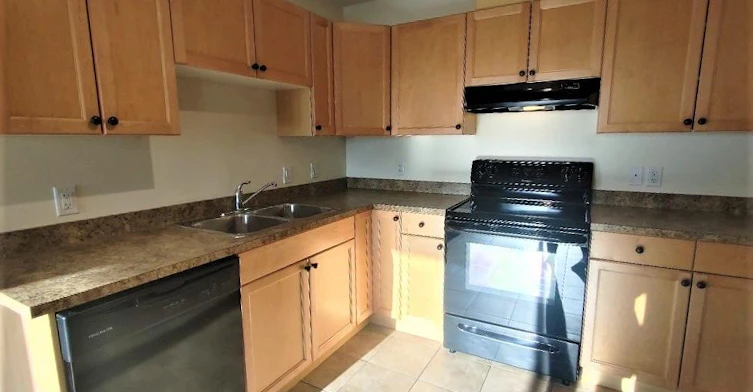 10405 102 Street, Grande Prairie, AB, T8V 2W5 - 4