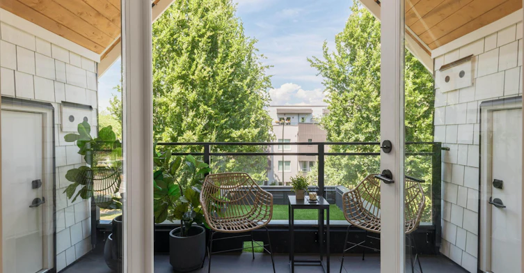 Upstairs-2066 East 1st Avenue, Vancouver, BC, V5N 1B5 - 16