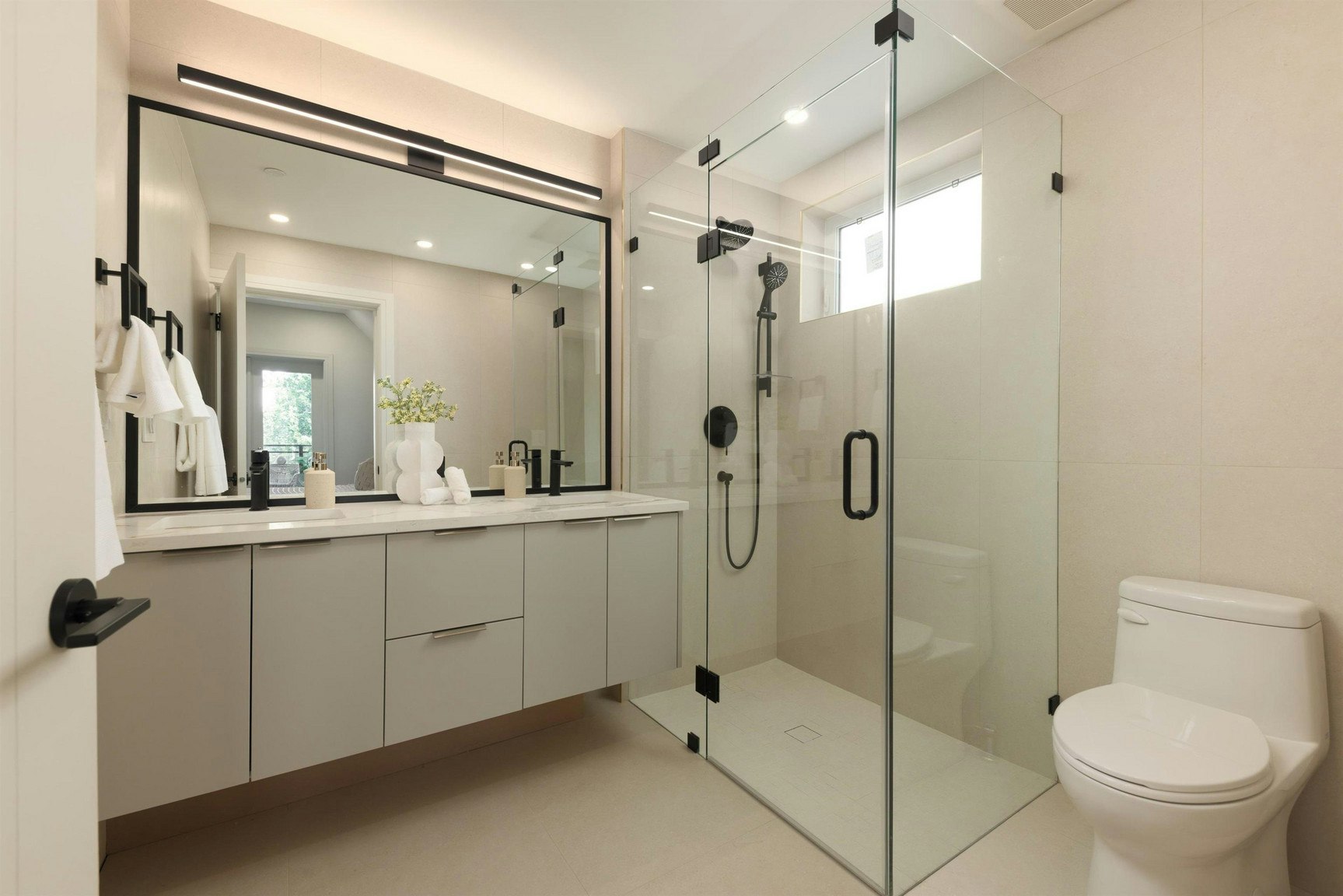 Upstairs-2066 East 1st Avenue, Vancouver, BC, V5N 1B5 - 18