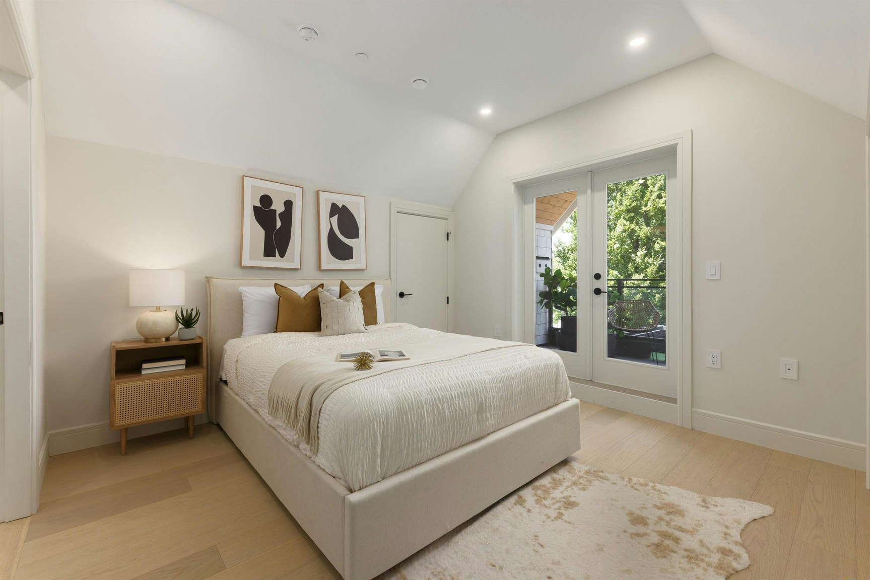Upstairs-2066 East 1st Avenue, Vancouver, BC, V5N 1B5 - 14