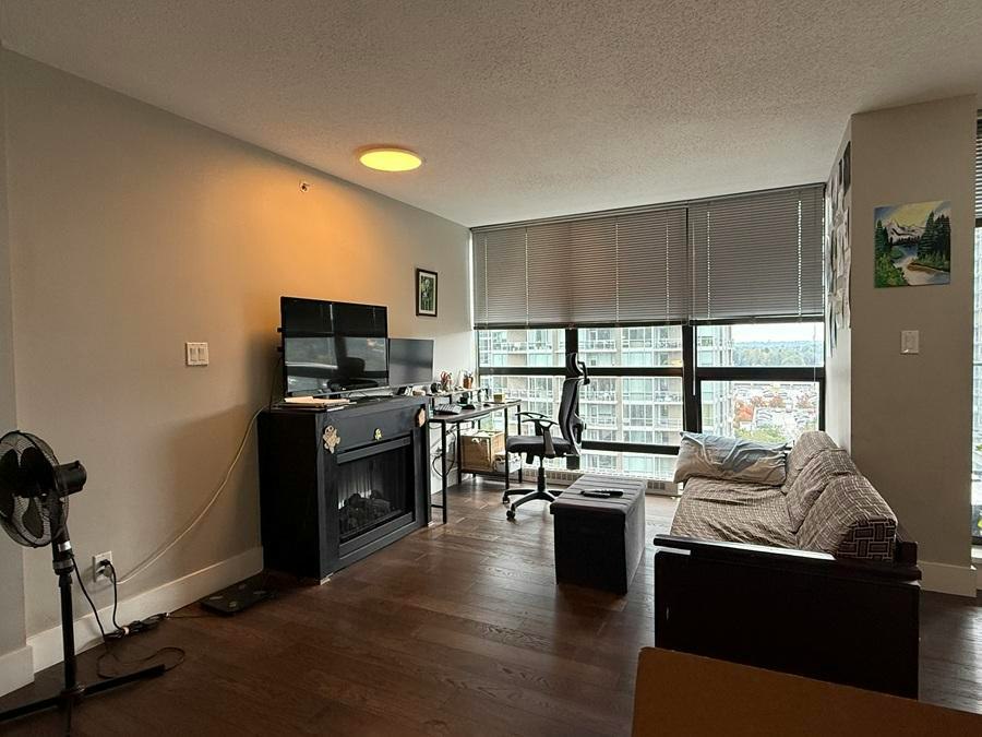 1404-2959 Glen Drive, Coquitlam, BC, V3B 0B8 - 2