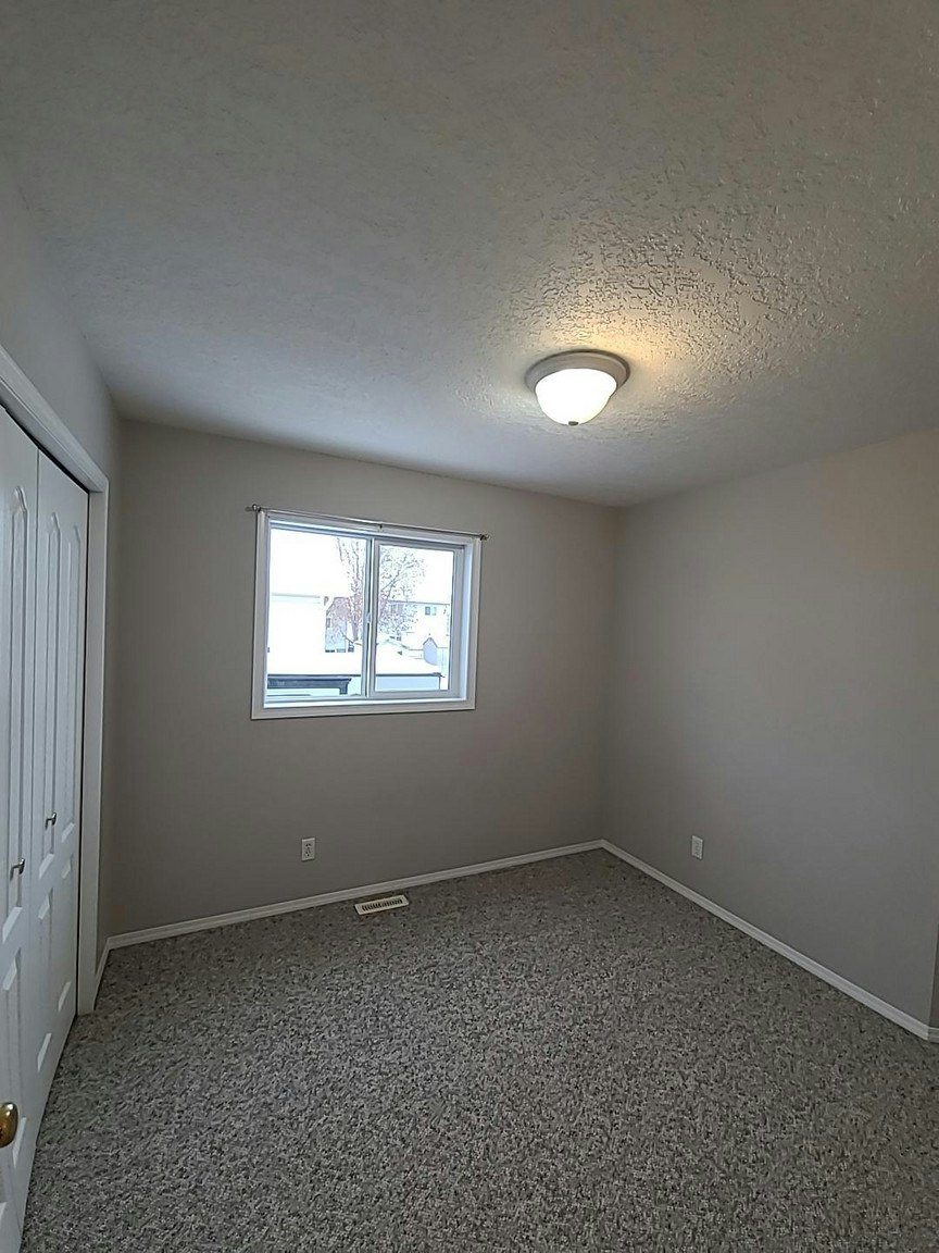 9038 64 Avenue, Grande Prairie, AB, T8W 2K5 - 8