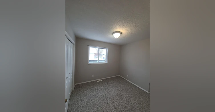 9038 64 Avenue, Grande Prairie, AB, T8W 2K5 - 8
