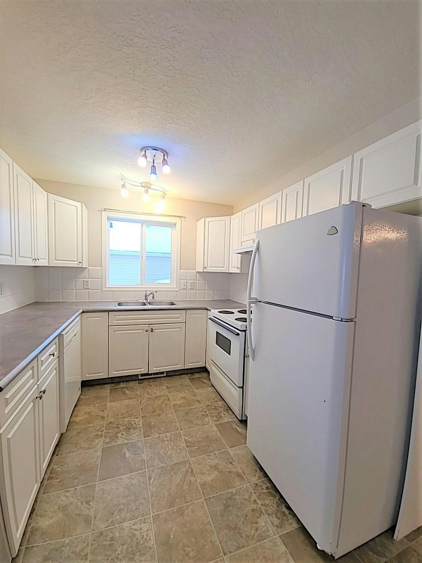 9038 64 Avenue, Grande Prairie, AB, T8W 2K5 2