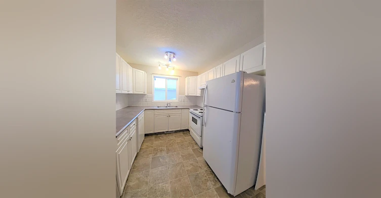 9038 64 Avenue, Grande Prairie, AB, T8W 2K5 - 2