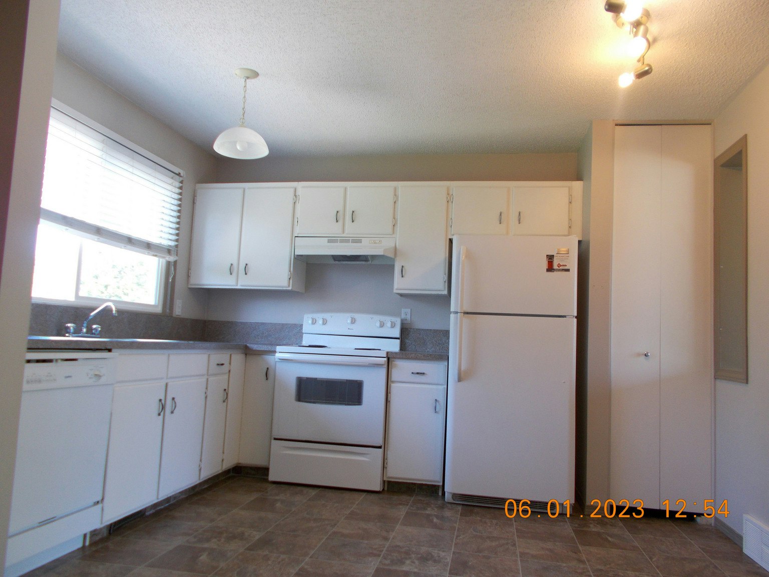 7718 94a Street, Grande Prairie, AB, T8V 4T4 - 2