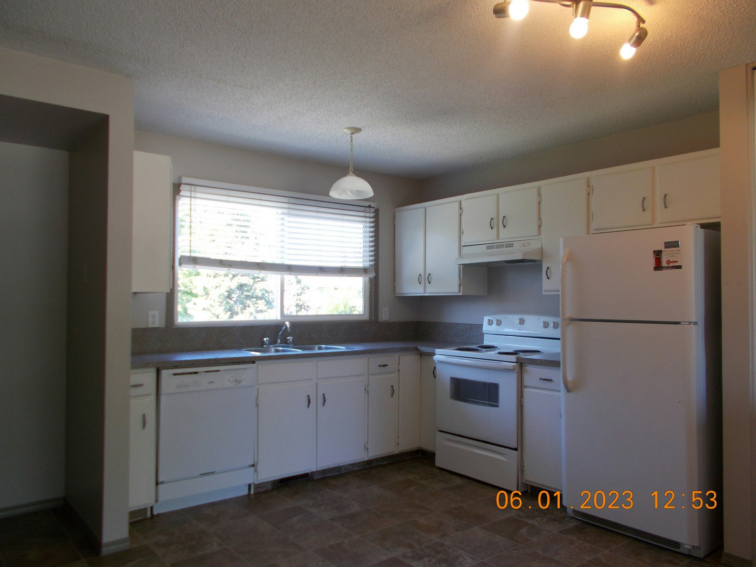 7718 94a Street, Grande Prairie, AB, T8V 4T4 - 3