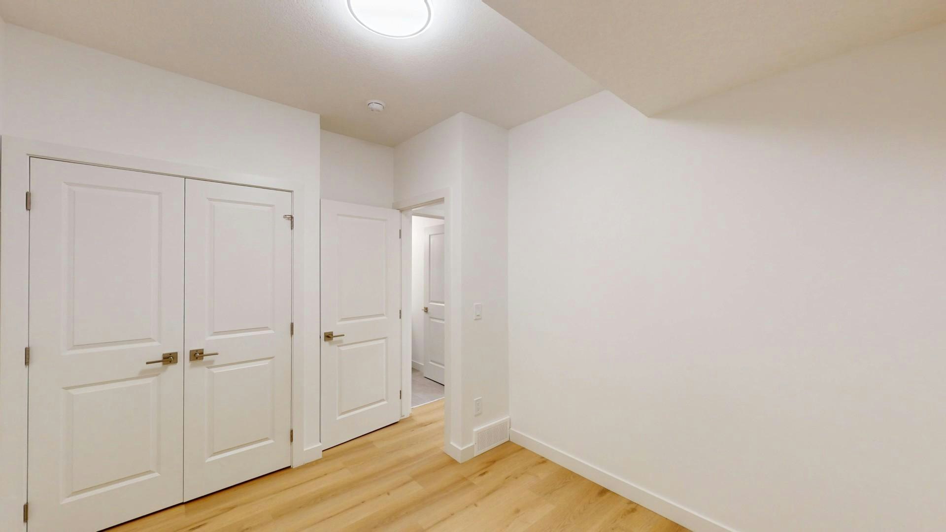 19  Avenue Sw, Calgary, AB, T3E 7T6 5