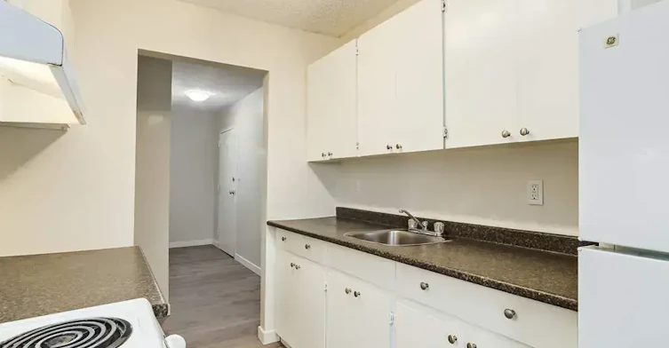 A304-4506 45 Avenue, Lloydminster City West, AB, S9V 0W9 - 6