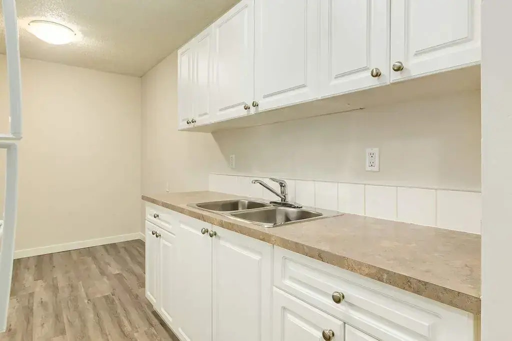 A304-4506 45 Avenue, Lloydminster City West, AB, S9V 0W9 - 11