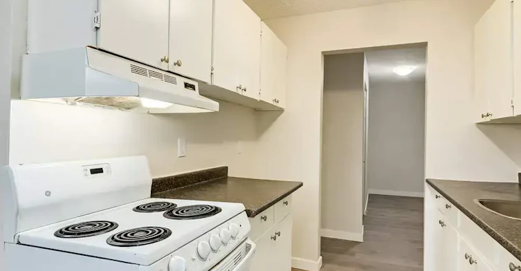 A304-4506 45 Avenue, Lloydminster City West, AB, S9V 0W9 - 5