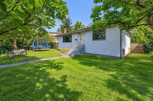3008 Garden Drive, Vancouver, BC, V5N 4X9 2