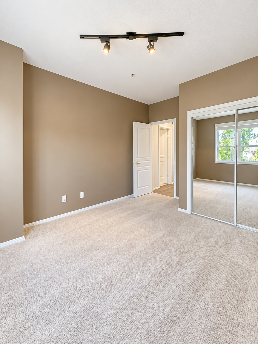 10033 110 Street Northwest, Edmonton, AB, T5K 1J5 - 18