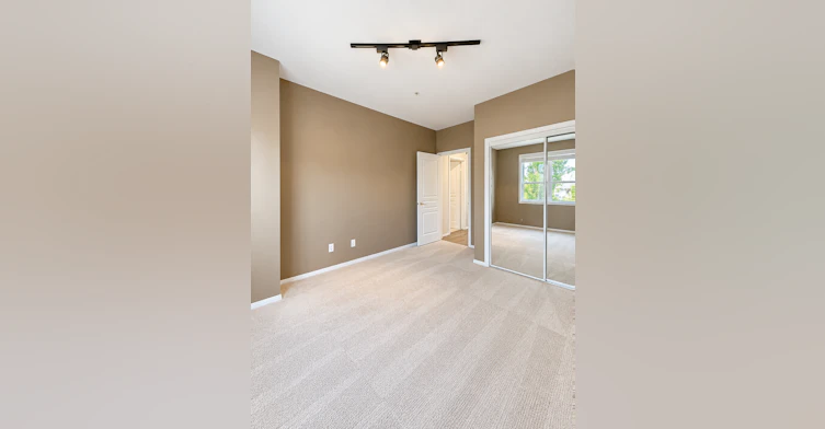 10033 110 Street Northwest, Edmonton, AB, T5K 1J5 - 18