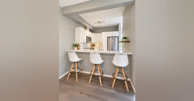 10033 110 Street Northwest, Edmonton, AB, T5K 1J5 - 15