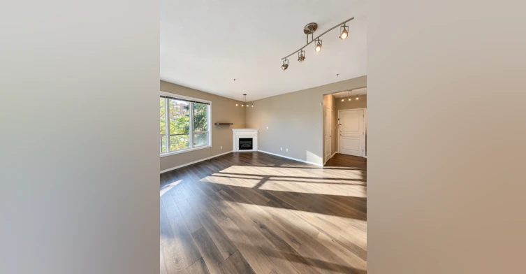 10033 110 Street Northwest, Edmonton, AB, T5K 1J5 - 7