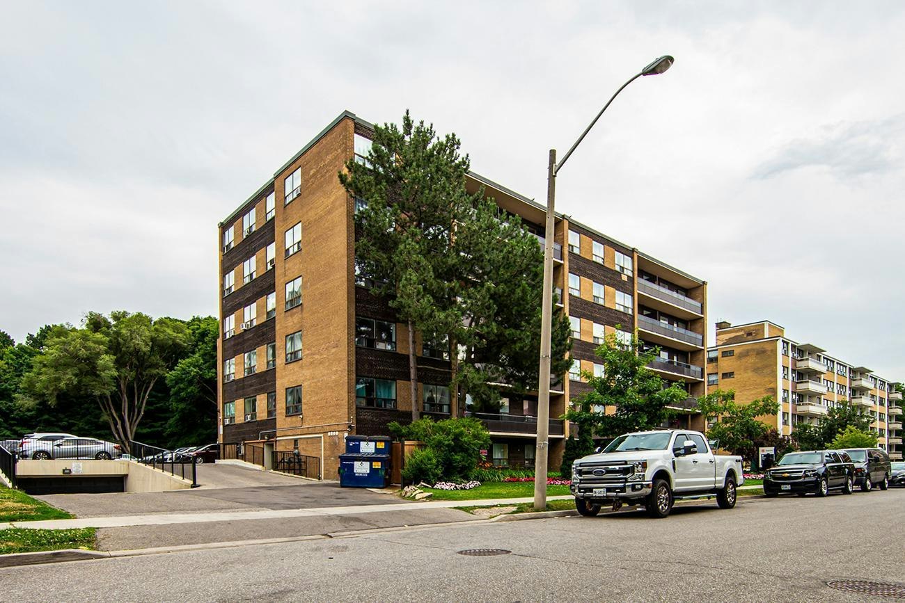 8 Milepost Place, Toronto, ON, M4H 1E1