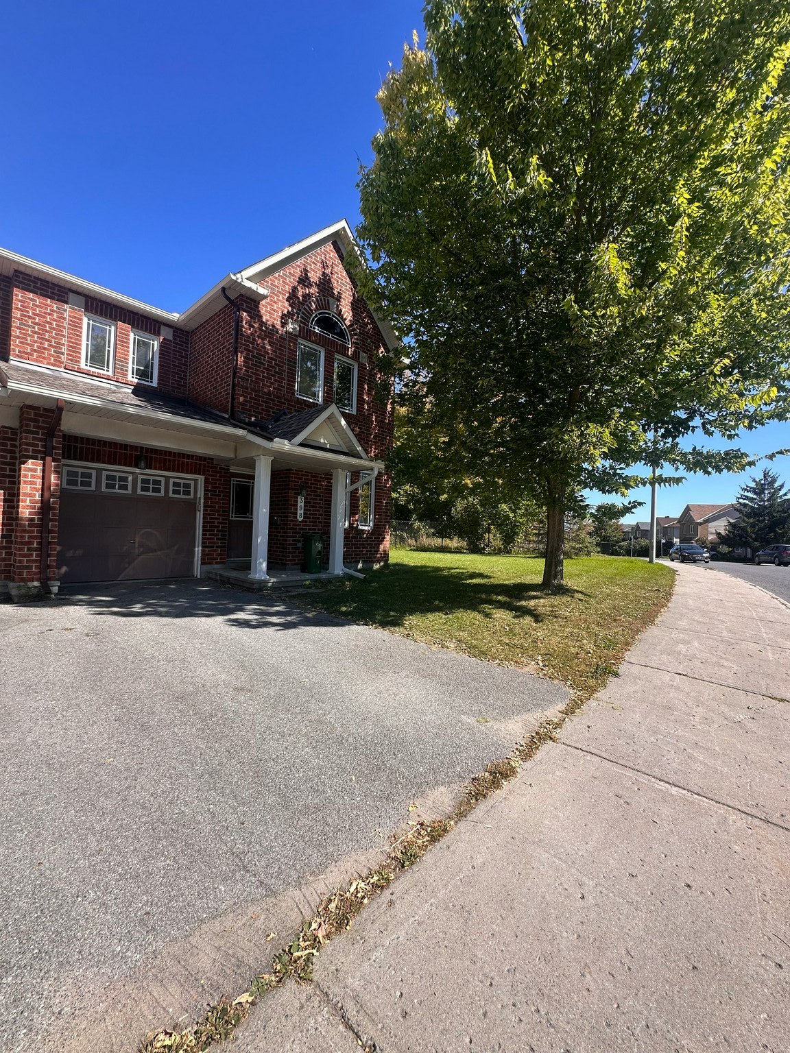 398-398 Cresthaven Drive, Ottawa, ON, K2G 4P4 2