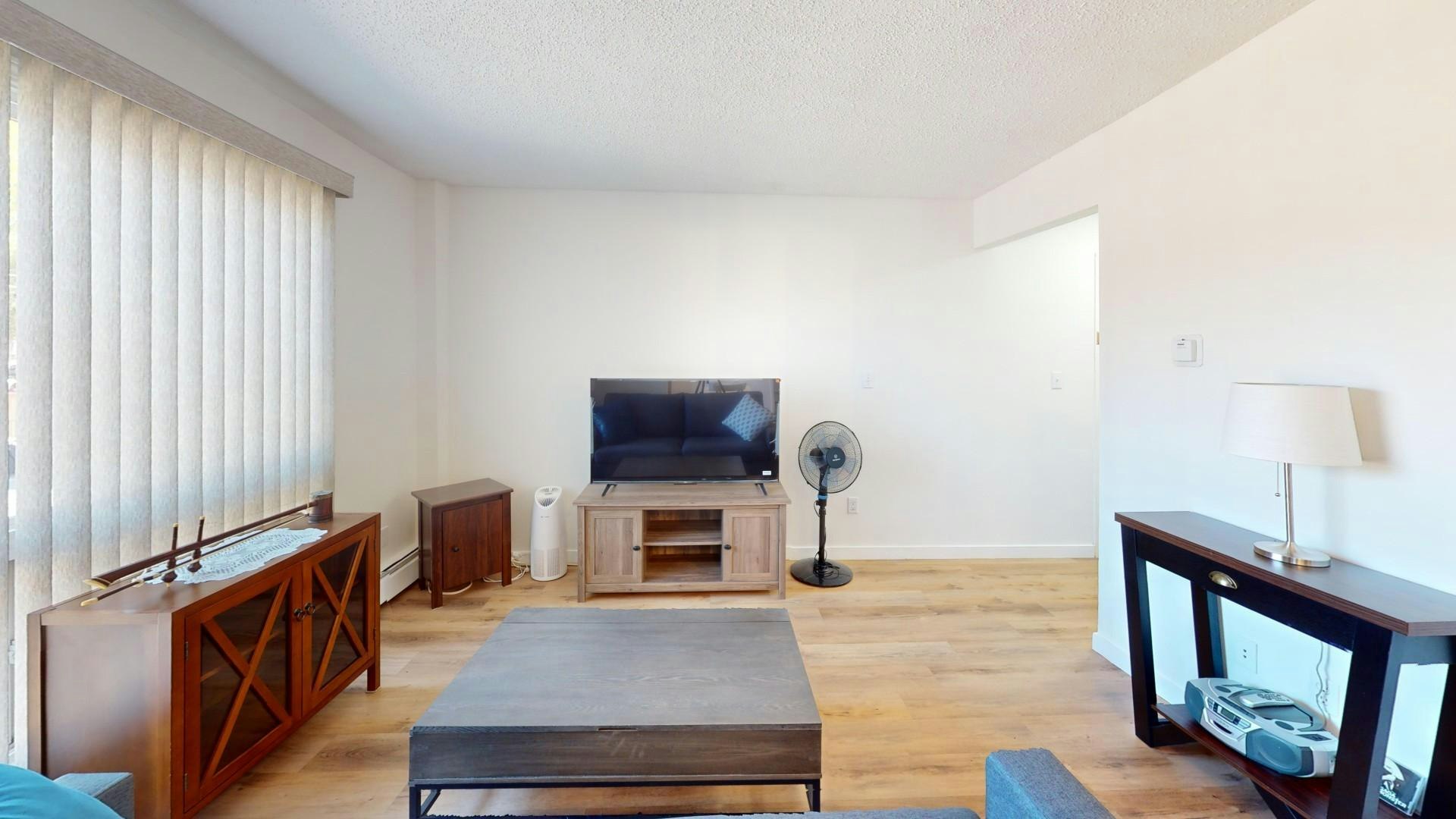 4512 75 Street Northwest, Calgary, AB, T3B 2M9 3