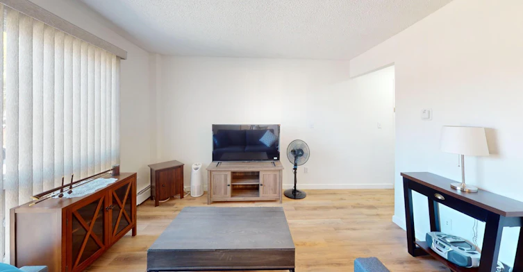 4512 75 Street Northwest, Calgary, AB, T3B 2M9 - 3