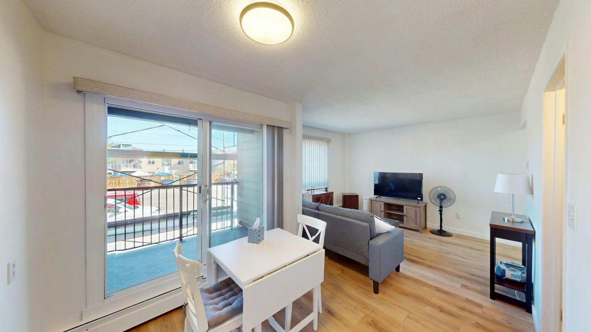 4512 75 Street Northwest, Calgary, AB, T3B 2M9 5