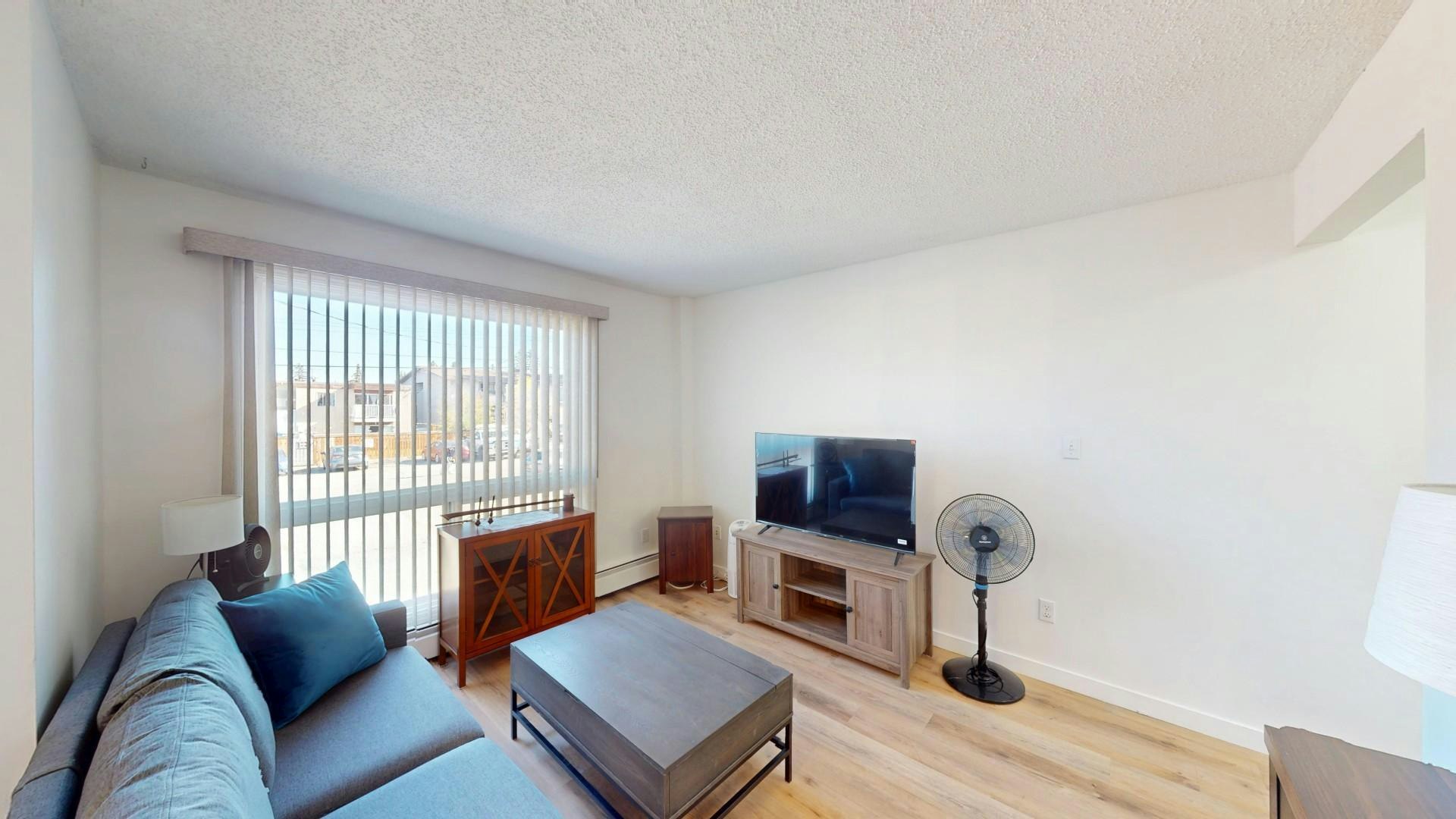4512 75 Street Northwest, Calgary, AB, T3B 2M9 2