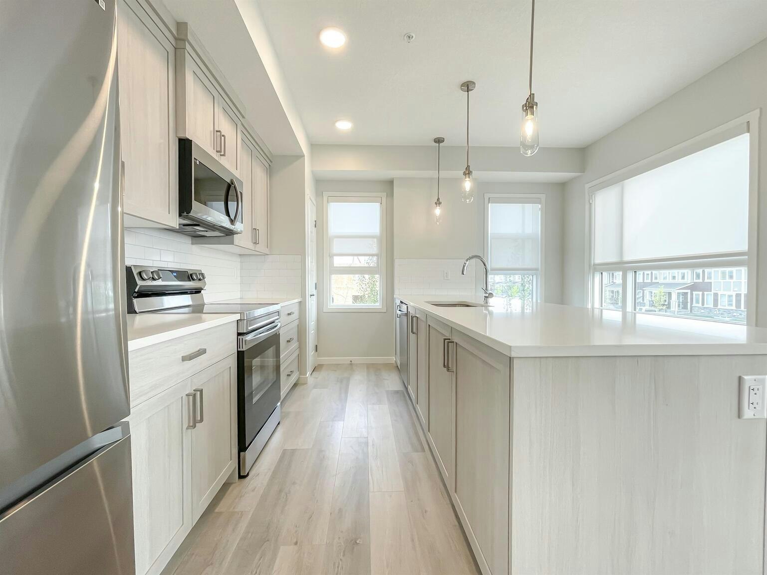 212-80 Carrington Plaza Northwest, Calgary, AB, T3P 1X6 3