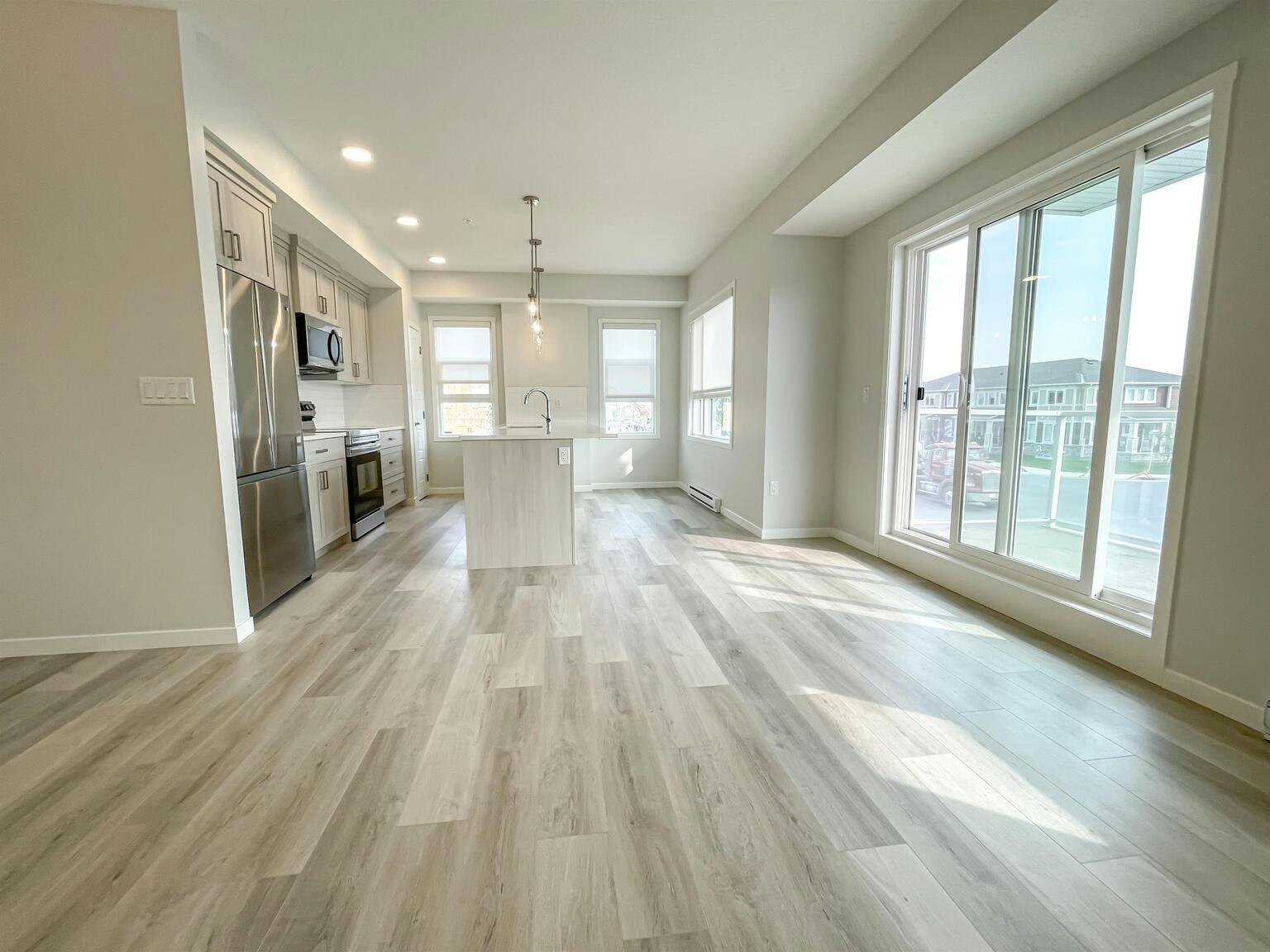 212-80 Carrington Plaza Northwest, Calgary, AB, T3P 1X6 5