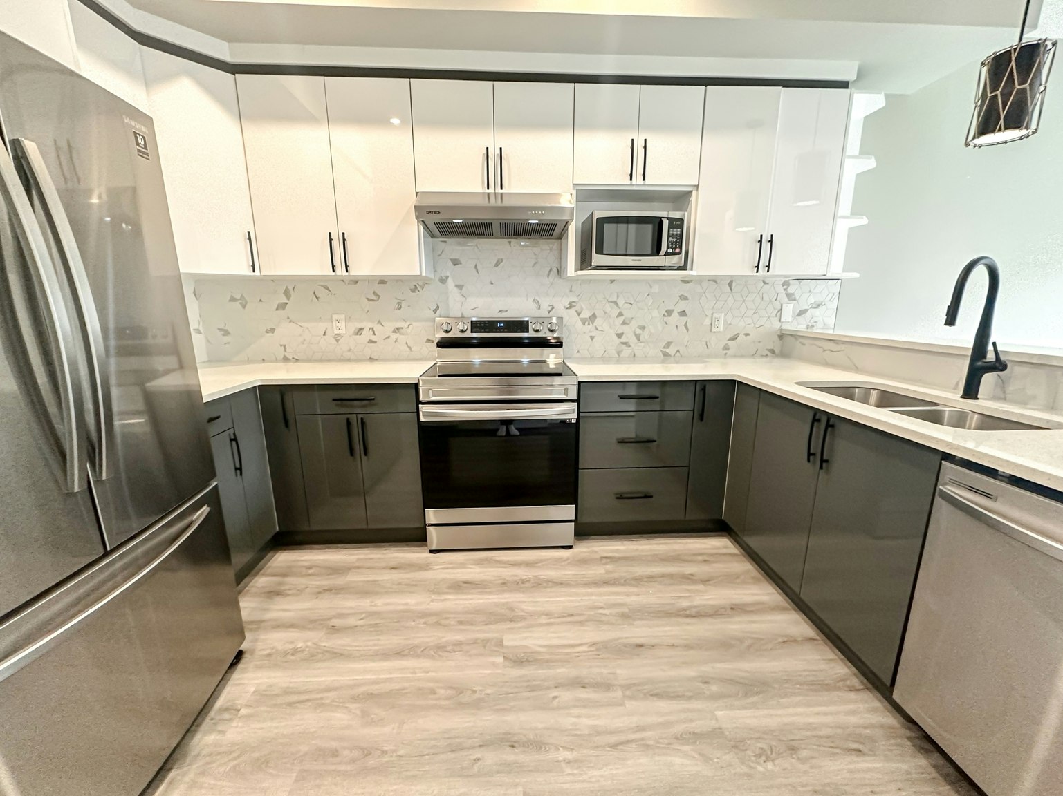 Upper-7757 81 Avenue Northwest, Edmonton, AB, T6C 0V4 3