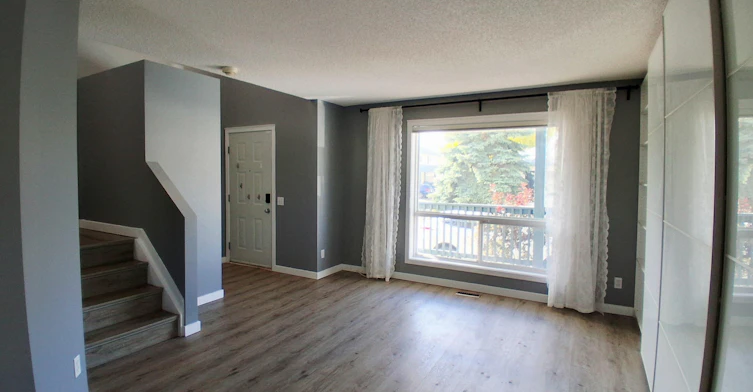 54-10909 106 Street NW, Edmonton, AB, T5H 4M7 - 2