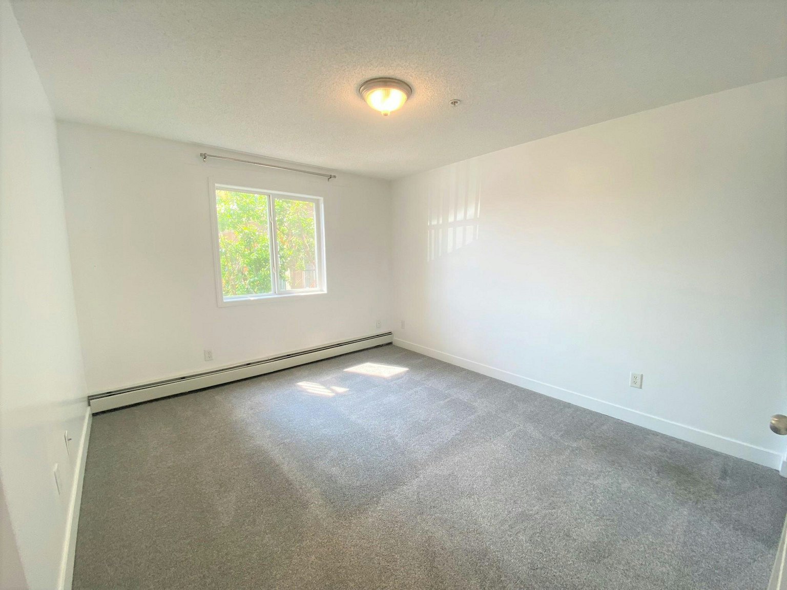 11325 83 Street Northwest, Edmonton, AB, T5B 4W5 - 8